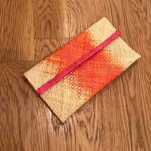 Mar y sol like new woven clutch.